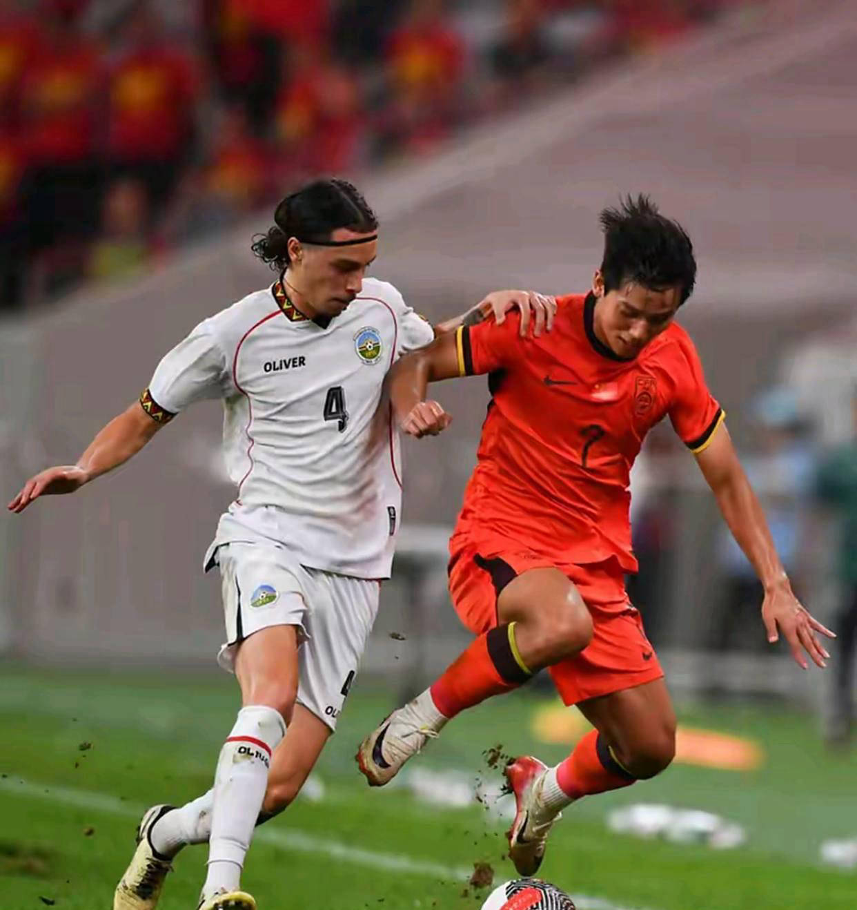 国足球员在训练中敬业，备战战术赛果喜人的简单介绍