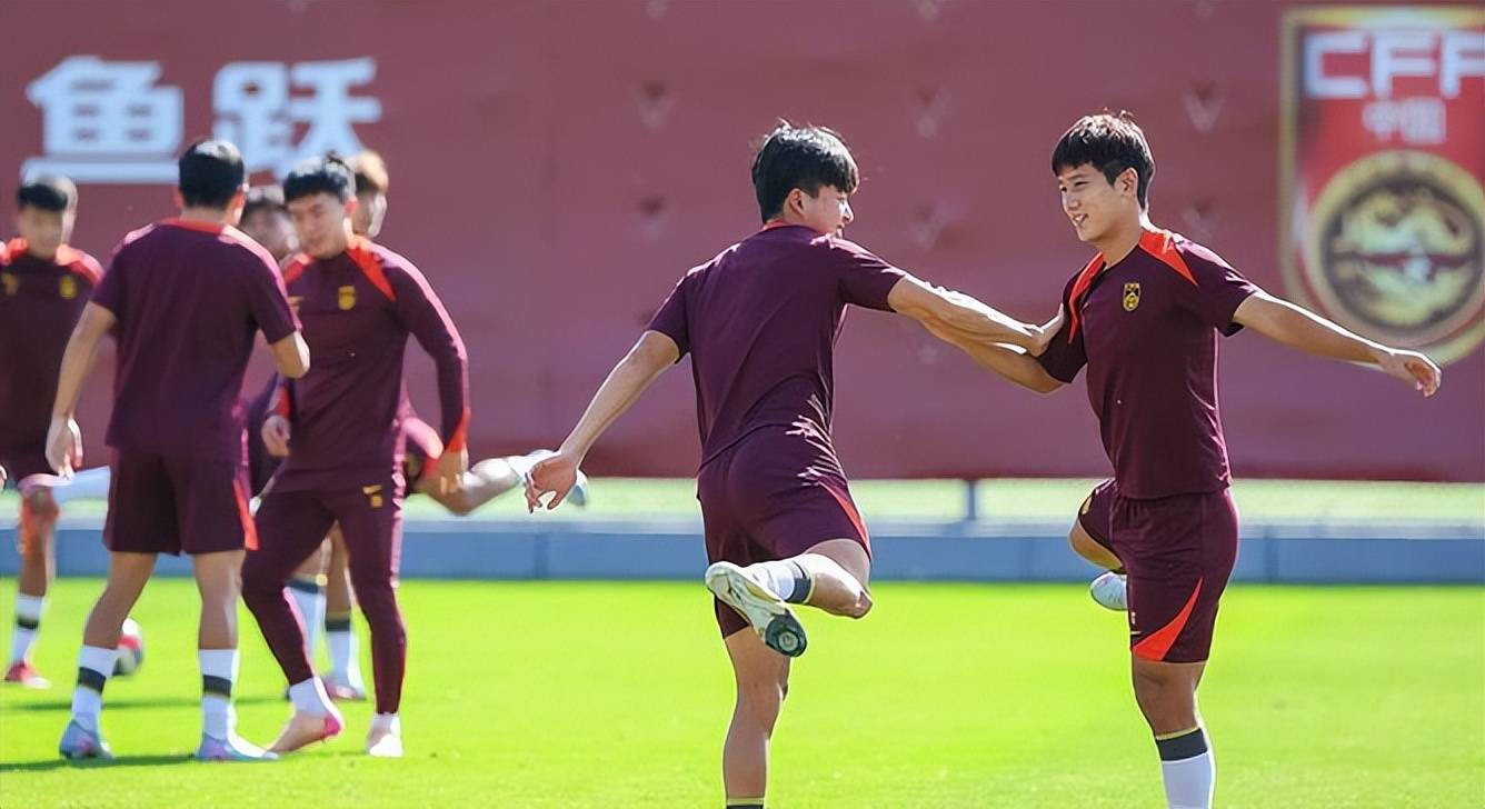 国足球员在训练中敬业，备战战术赛果喜人的简单介绍