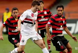 包含亚眠主场憾负摩纳哥，遭受连败厄运的词条