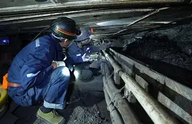 包含广东矿工命悬一线，保级形势岌岌可危关键战的词条