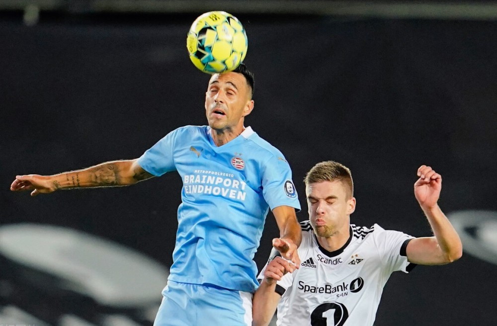 包含富力遭遇两连败，争夺联赛前四位置形势堪忧的词条