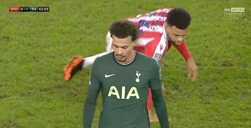 包含富力遭遇两连败，争夺联赛前四位置形势堪忧的词条