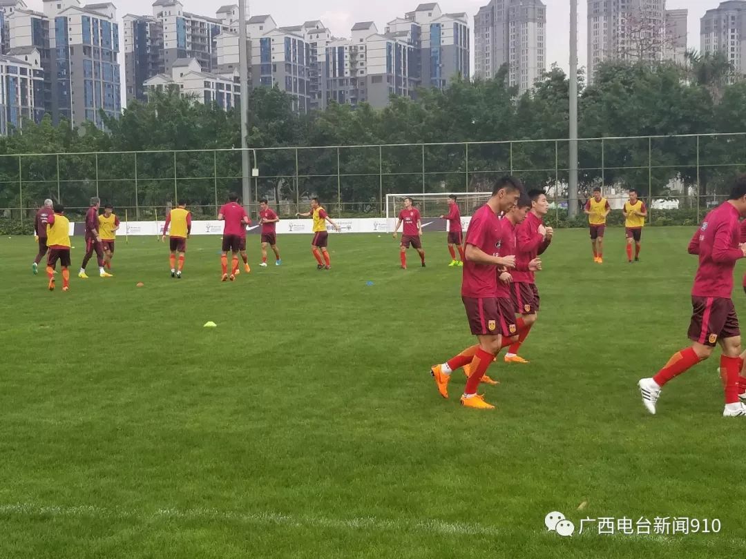 四川队球员士气低迷，主教练呼吁复苏斗志(四川队本土球员)